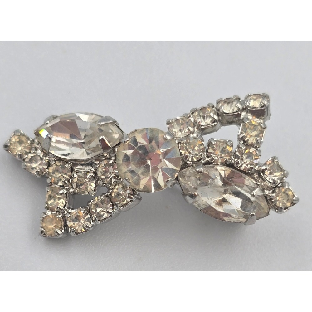 Vintage WEISS Clear Rhinestone Bow Brooch Pin Silver Tone Mid Century Signed‎
